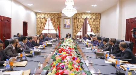 Government confirms that the path of peaceful solution begins with the withdrawal of the unconditional militia of Hodeidah