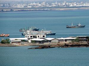 31,000 tons of iron, cement unloaded at Aden port 
