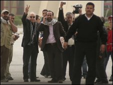 Aid convoy enters Gaza Strip