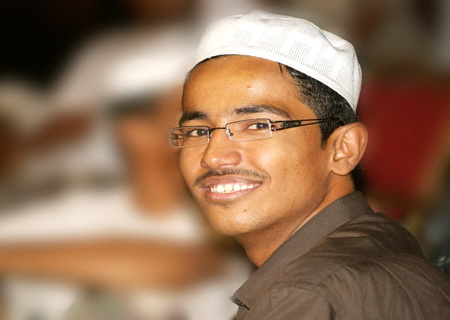     Ali al-Khatib The hadhrami poet qualifies for the semi-finals of Yemen's poet