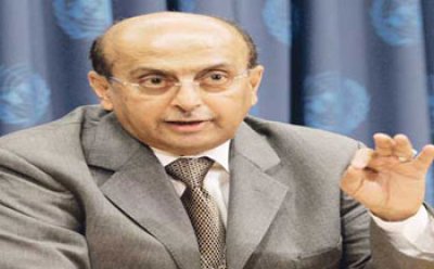 Al-Qirbi briefs UN envoy on developments in Yemen