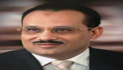 Yemen's ambassador to Egypt meets Yemeni students in Asyut