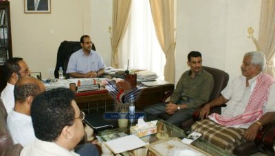 Philanthropist presents two ambulances to Mukalla hospital 