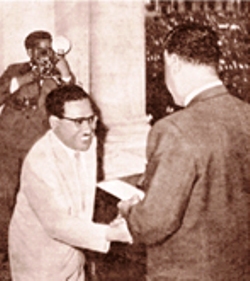 Dr. Hamid presents documents for Bakathir ,to fthe Cairo International Conference 