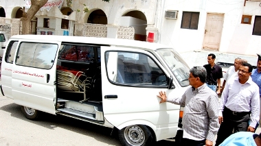 Mukalla Hospital for MCHospital receives an ambulance 