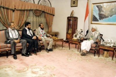Saleh receives flotilla activists