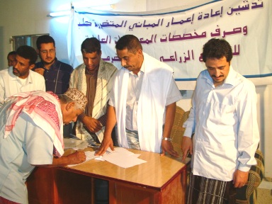 Omaier  inaugurates the distribution for total reconstruction in Wadi Hadhramaut.