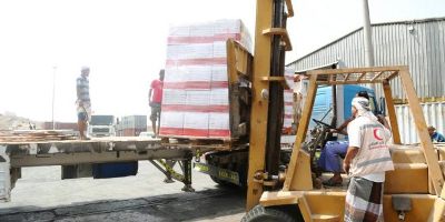 UAE Aid Ship Arrived to Mukalla Loaded 50 Thousand Baskets Food