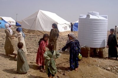 Health minister pays war refugee camp visits 