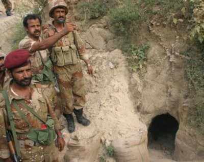 Three rebels surrender themselves in Saada
