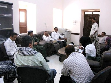 WFP Officer  meets   Seiyoun District Director General 