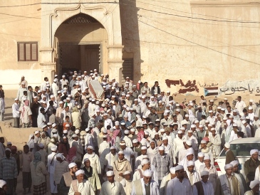 In a large funeral procession Tarim  Alghnaa bid farwell to the late Al-Kaaf