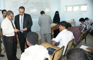 The governor inspects the progress of first semester exams faculties of Hadramout University 