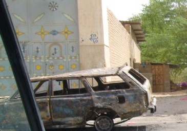 Fuel crisis in Wadi Hadhramaut  causes car owner to burn his car 
