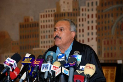 Saleh: Woman sent allegedly plot packages and police surround Sana'a house