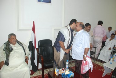 Governor Al-deini together with Hatem  performs Eidul-fitr  prayer at Masjd Omar 