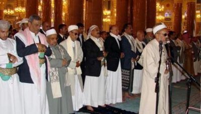 President Saleh performs Friday prayers in Taiz Mosque