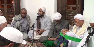 Ibn Obaidullah Al-Saqqaf center holds the eighth prophetic praises and    