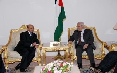 Al-Qirbi, Abbas talk about latest Palestinian developments