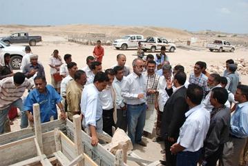 Al-deini inspects the functioning of Sheikh Khalifar esidential  project in Mukalla