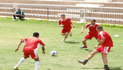 Launched today, Thursday, the thirteenth round of the second degree league soccer establishment of four meetings start today, 