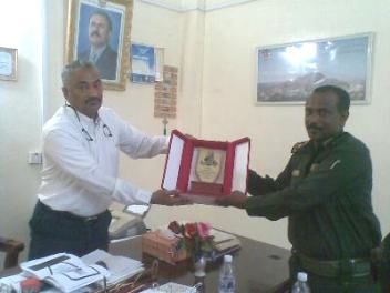 Mukalla local authority honors former District  security chief  