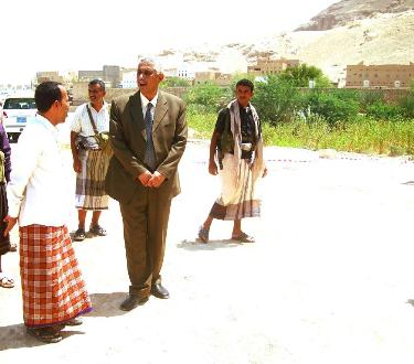 Omaier inspects the ongoing work on western entrance to Seiyoun City