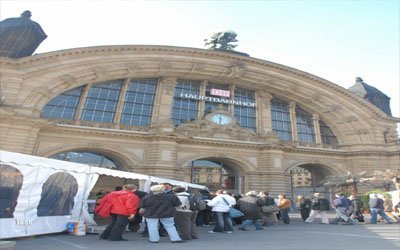Tent for promoting tourism in Yemen staged in Hauptbahnhof 