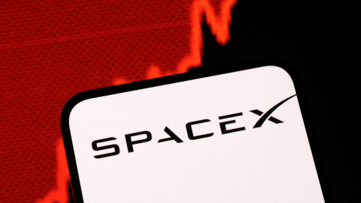 Elon Musk projects SpaceX revenue of about $15.5 billion in 2025