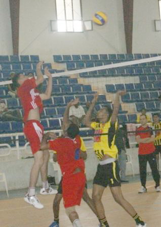    Al-saqr defeats Seiyoun in  the Mukalla elite volleyball group  