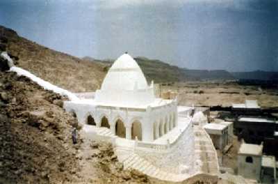 Menjawab Kontraversi Turbah Hud di Hadhramaut