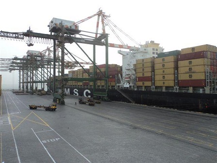 877 Kontainer Berisi Bahan Makanan Masuk Aden