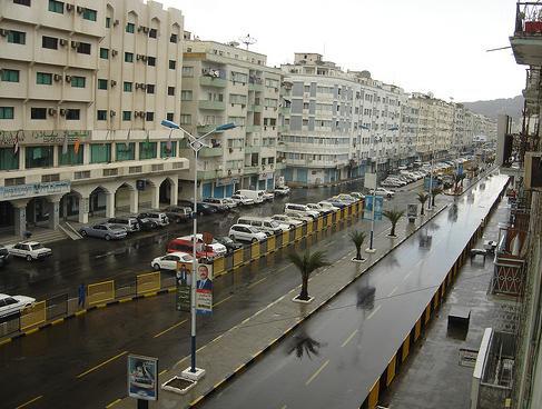 Departemen Industri dan Perdagangan ; Pasokan Dan Harga Bahan Pokok Selama Libur Idul Adha Stabil