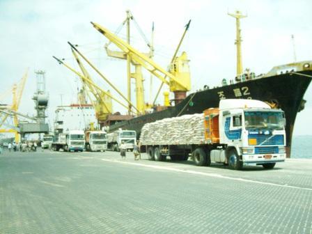 31 Ribu Ton Gandum,Semen Dan Besi Hari Ini Masuk Aden