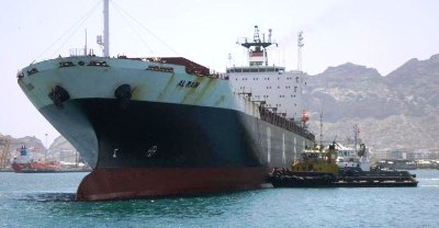 Tanker BBM Maziut Tiba di Pelabuhan Mukalla