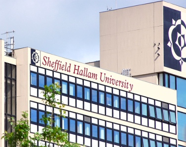 Mahasiswi Hadhramaut Selesaikan Studi Kedoteran di Inggris