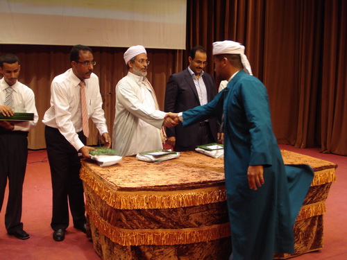 Wisuda Univ. Al Ahgaff oleh Gubernur Hadhramaut