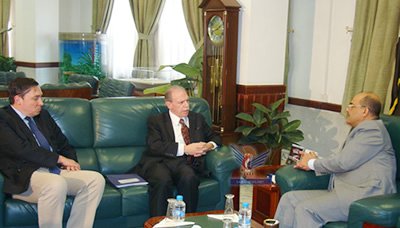 Menteri Perminyakan Dan Pertambangan Bertemu Dubes Amerika Dan Inggris Di Sana'a