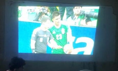 Kepala Distrik Thamud Bantu para Pemuda Paket beIn SPORTS Untuk Menyaksikan Piala Dunia