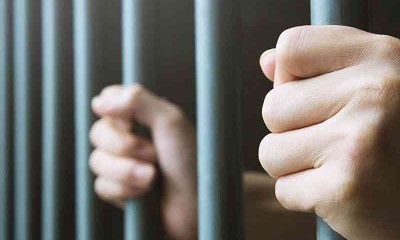 Polisi Di Distrik Hauroh Dan Lembah Al-Ain Mengamankan Wanita Membawa Narkotika