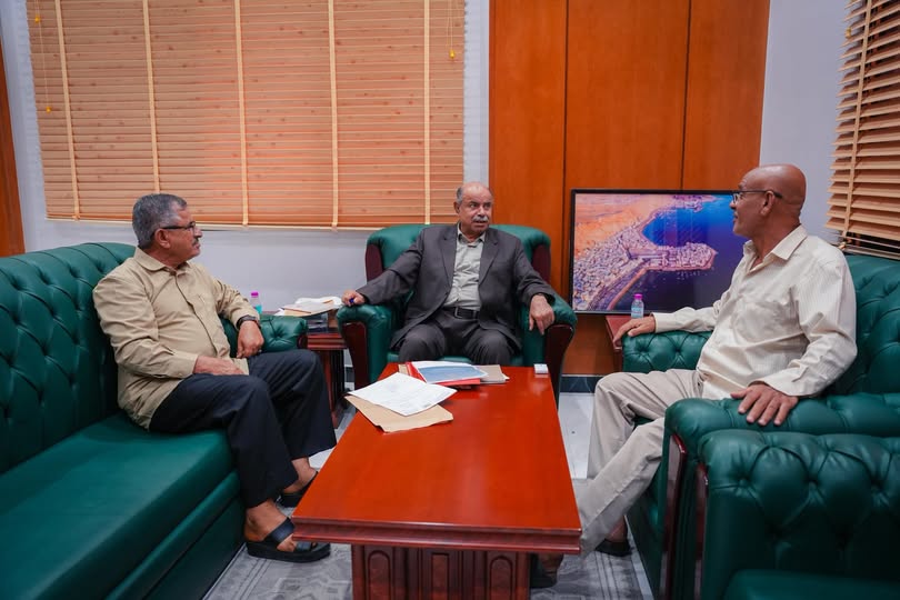 Anggota Majelis Kepresidenan, Gubernur Hadhramaut, Evaluasi Upaya Dana Peduli Masyarakat Di Pesisir Hadhramaut