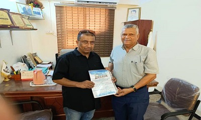 Dekan Fakultas Ilmu Komunikasi Universitas Aden Beri Penghargaan Kepada Dr. Abdurrahman Baharun Atas Keikutsertaannya Dalam Konferensi Internasional Rusia