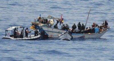 Kapal Perang Australia Selamatkan Awak Yaman Dari Bajak Laut Somalia