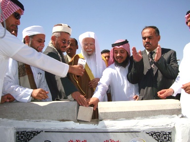 Peletakkan Batu Pertama Pembangunan Rumah Korban Banjir di Hadhramaut