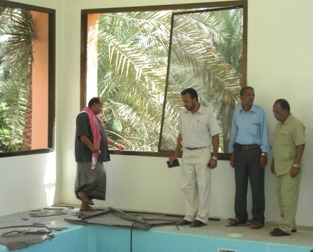 Puing-puing Bekas Bom Dibersihkan