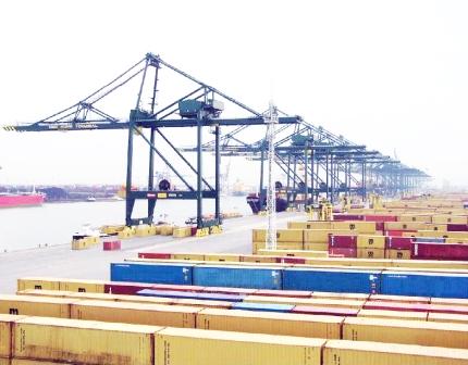 427 Kontainer Berisi Bahan Makanan Dan Bangunan Hari ini Tiba Di Aden