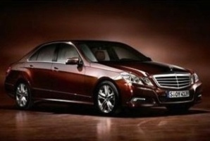 Bintang Mercedes-Benz 2010 Pertama Kalinya Diluncurkan di Yaman 