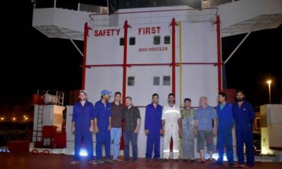 Kapal Moza Turunkan Barang Milik Perusahaan Gas Yaman Di   Pelabuhan Mukalla