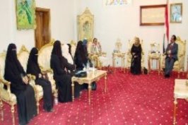  Wanita Yaman Protes Pengumuman Kebijakan Panitia PEMILU